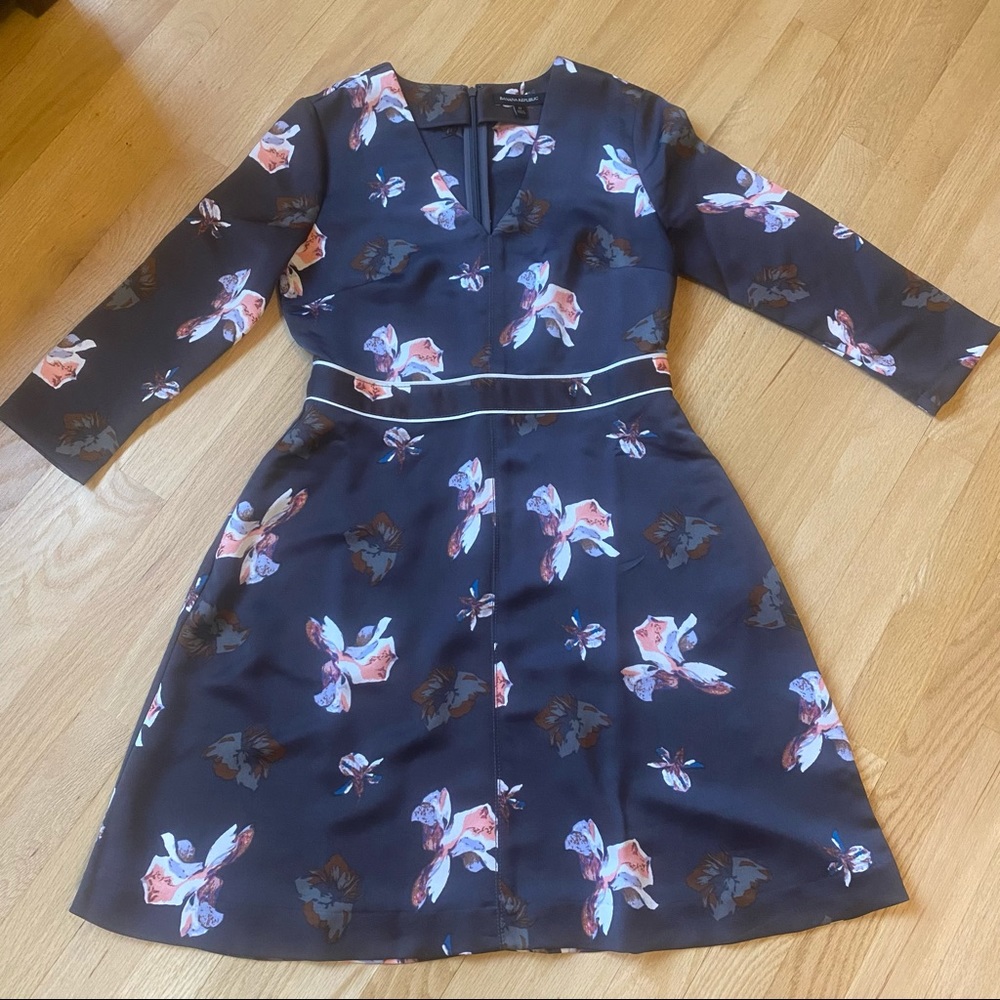 Banana Republic zip up dress with pockets. Size 0.